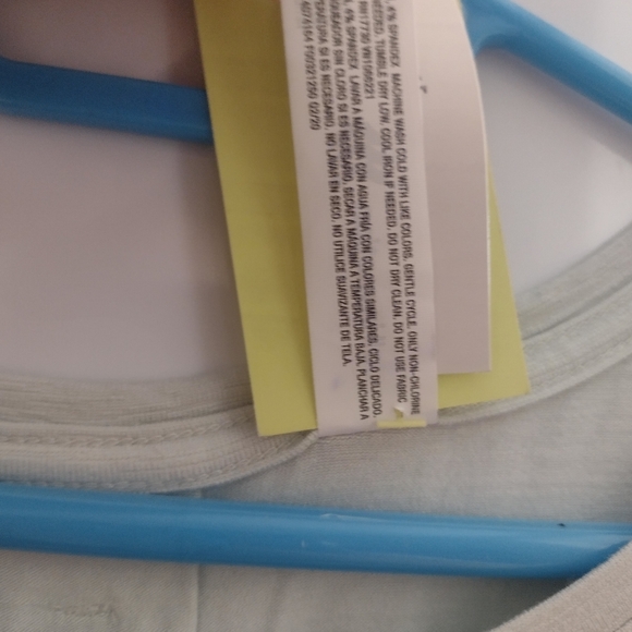 Women's All in motion top size M - Picture 10 of 13